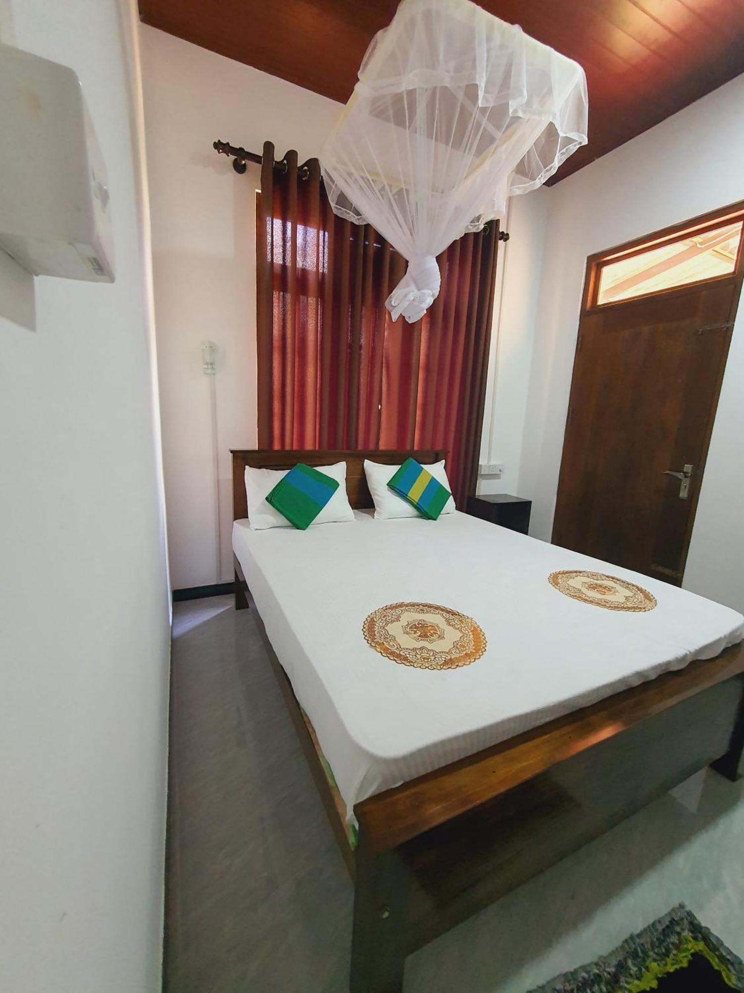 Sanu Home Stay Сігірія Екстер'єр фото