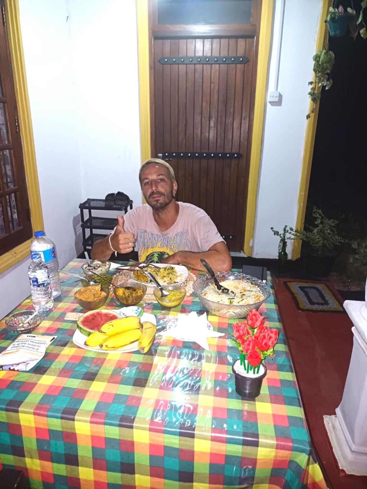 Sanu Home Stay Сігірія Екстер'єр фото